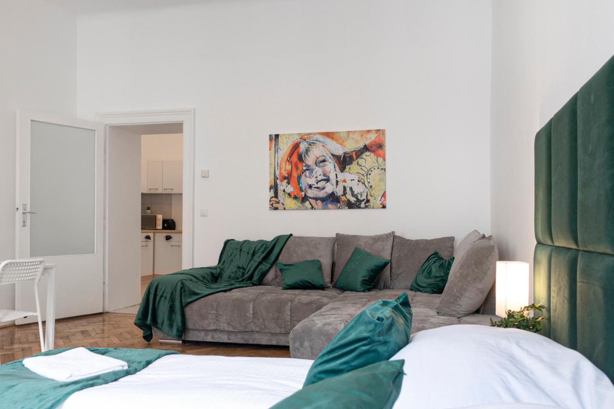 Prime Location & Peaceful Shared 2 Bedroom Apt With Backyard Viena Exterior foto