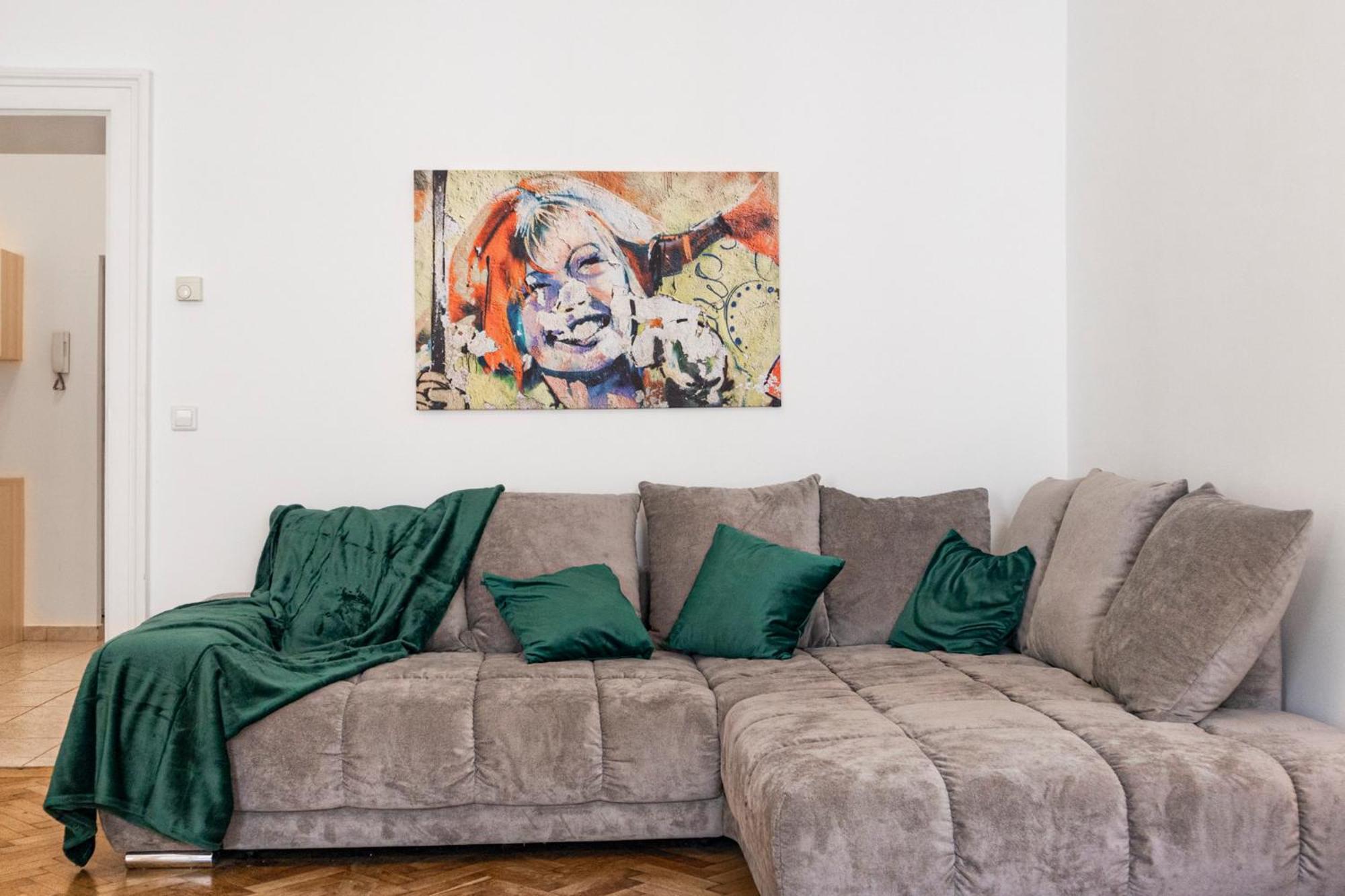 Prime Location & Peaceful Shared 2 Bedroom Apt With Backyard Viena Exterior foto