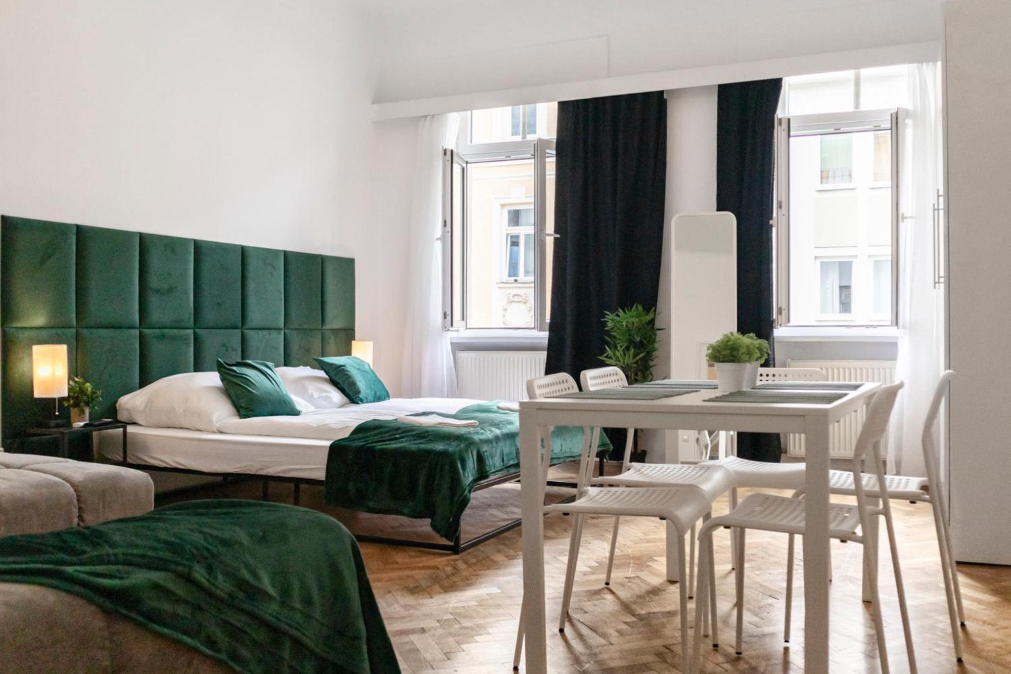 Prime Location & Peaceful Shared 2 Bedroom Apt With Backyard Viena Exterior foto